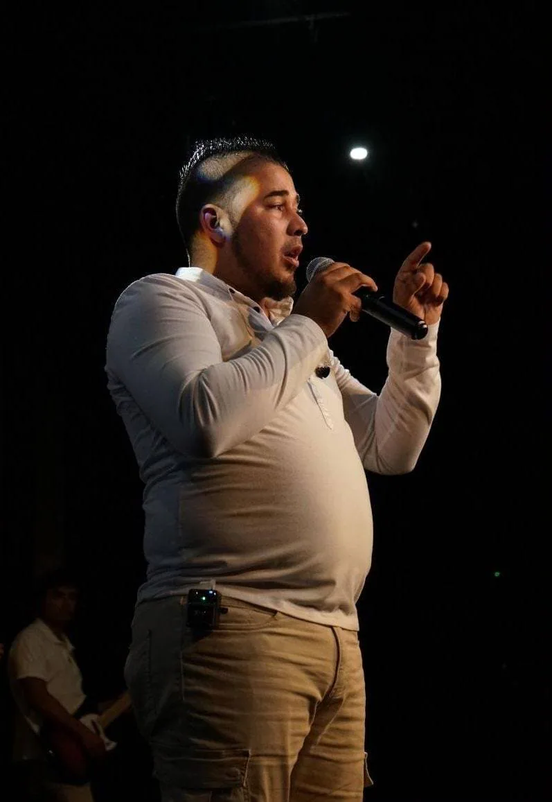Alabanza en directo durante el servicio